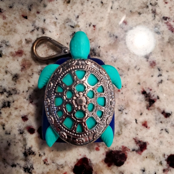 Bath & Body Works Bath & Body Sea Turtle Hand Sanitizer Holder